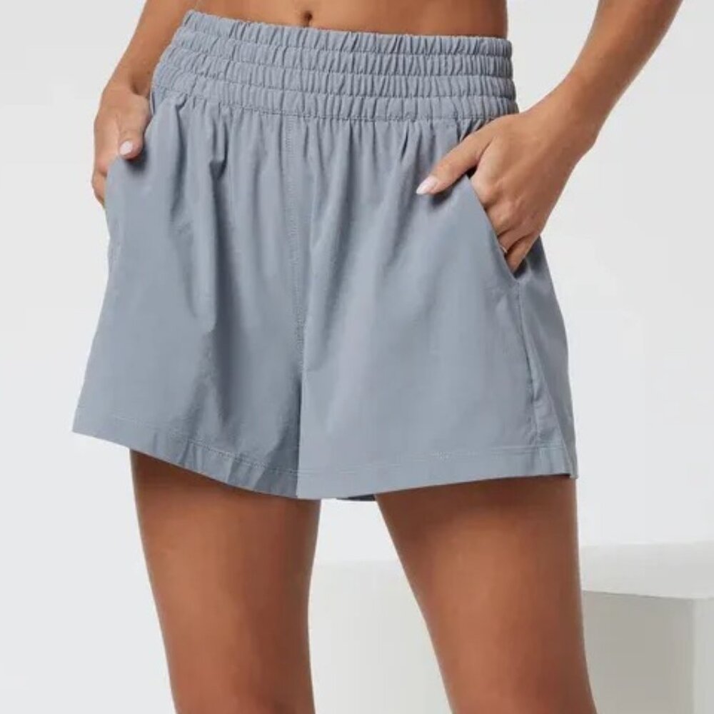 VUORI Villa Short Women's Lightweight Shorts in Mallorca Gray-Blue 💕 Large 💕